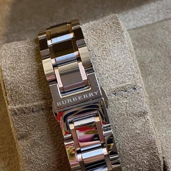 SOLD / Burberry Women Two-Tone Stainless Steel Watch
Swiss Made
Sapphire Crystal - Picture 8 of 12